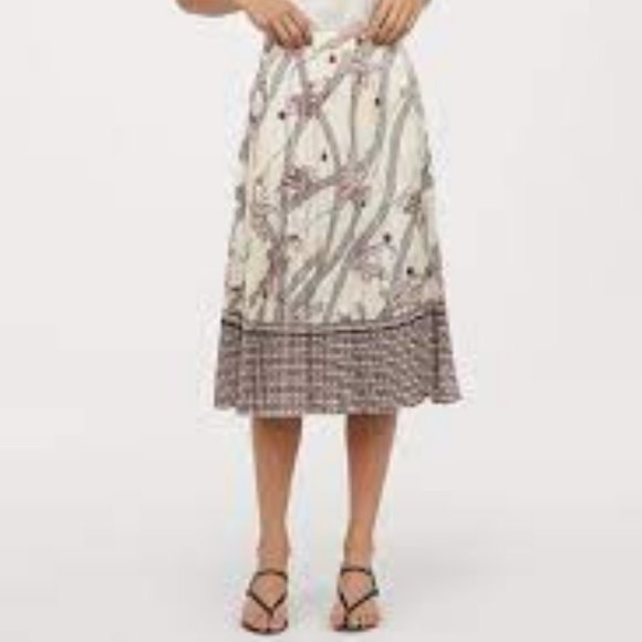 H & M Beige Paisley Pleated Skirt Size 12 - Picture 3 of 3